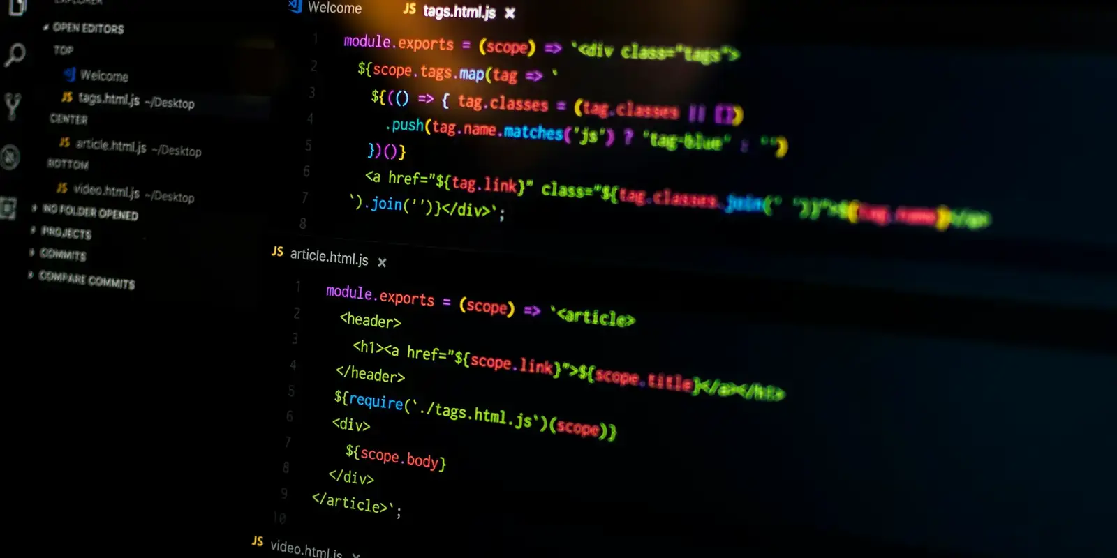 Editor de código en tema oscuro con el proyecto de una web abierto en pestañas